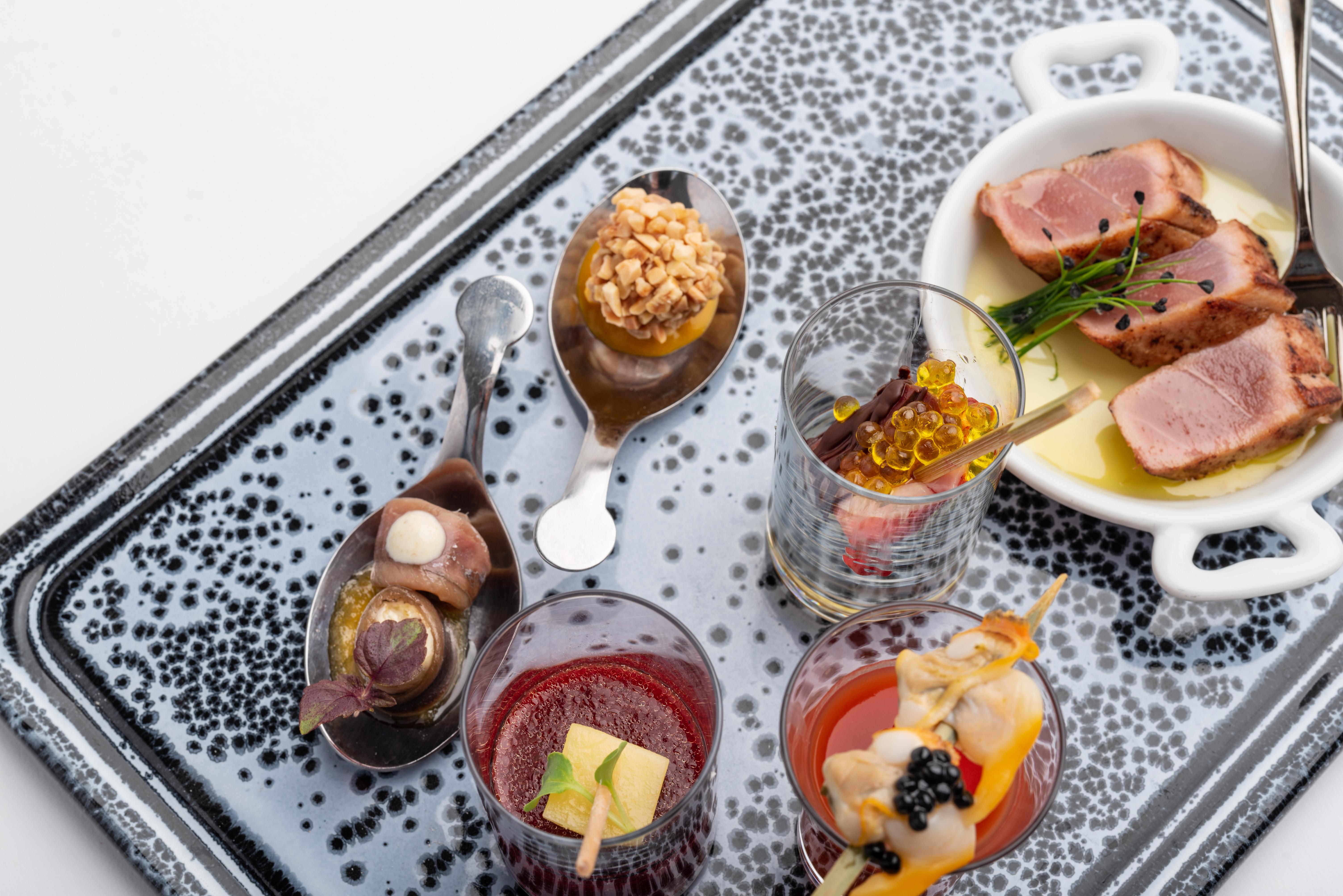 Eurostars Hotel De La Reconquista Οβιέδο Εξωτερικό φωτογραφία A selection of canapés