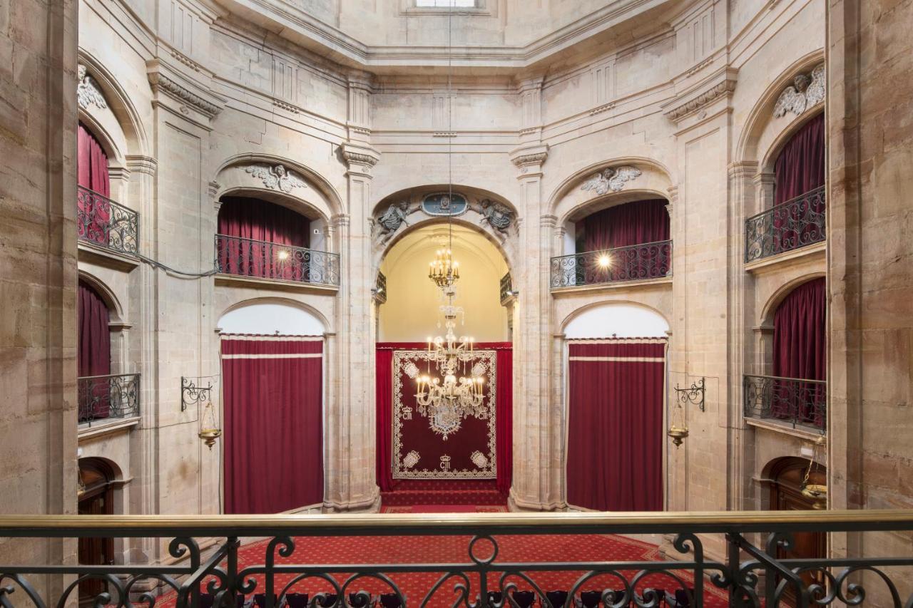 Eurostars Hotel De La Reconquista Οβιέδο Εξωτερικό φωτογραφία The interior of the theatre