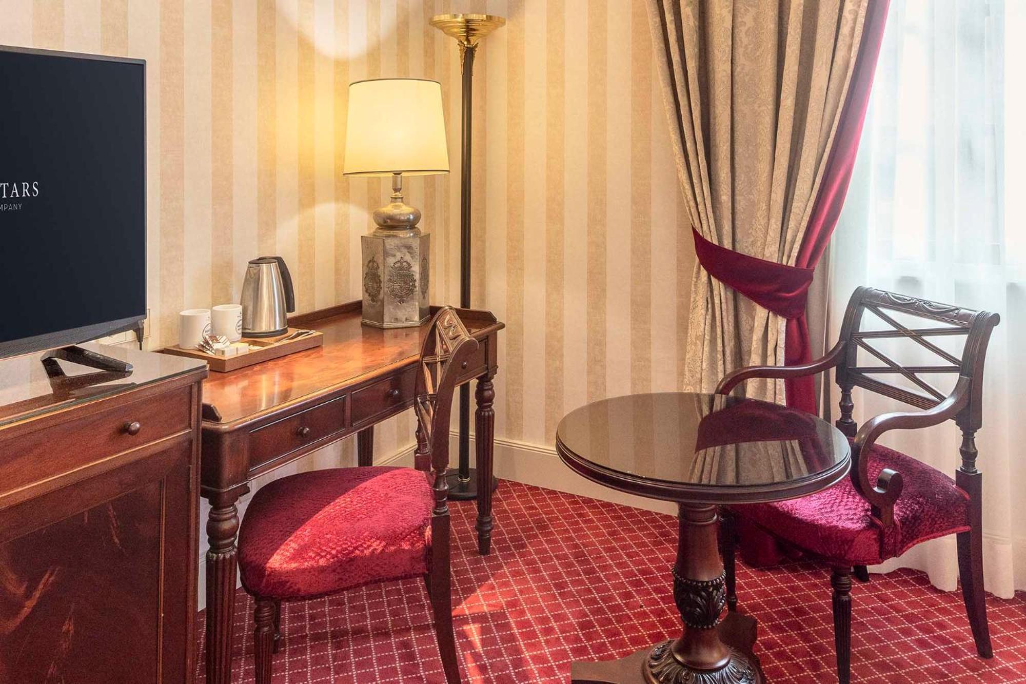 Eurostars Hotel De La Reconquista Οβιέδο Εξωτερικό φωτογραφία A room at the hotel