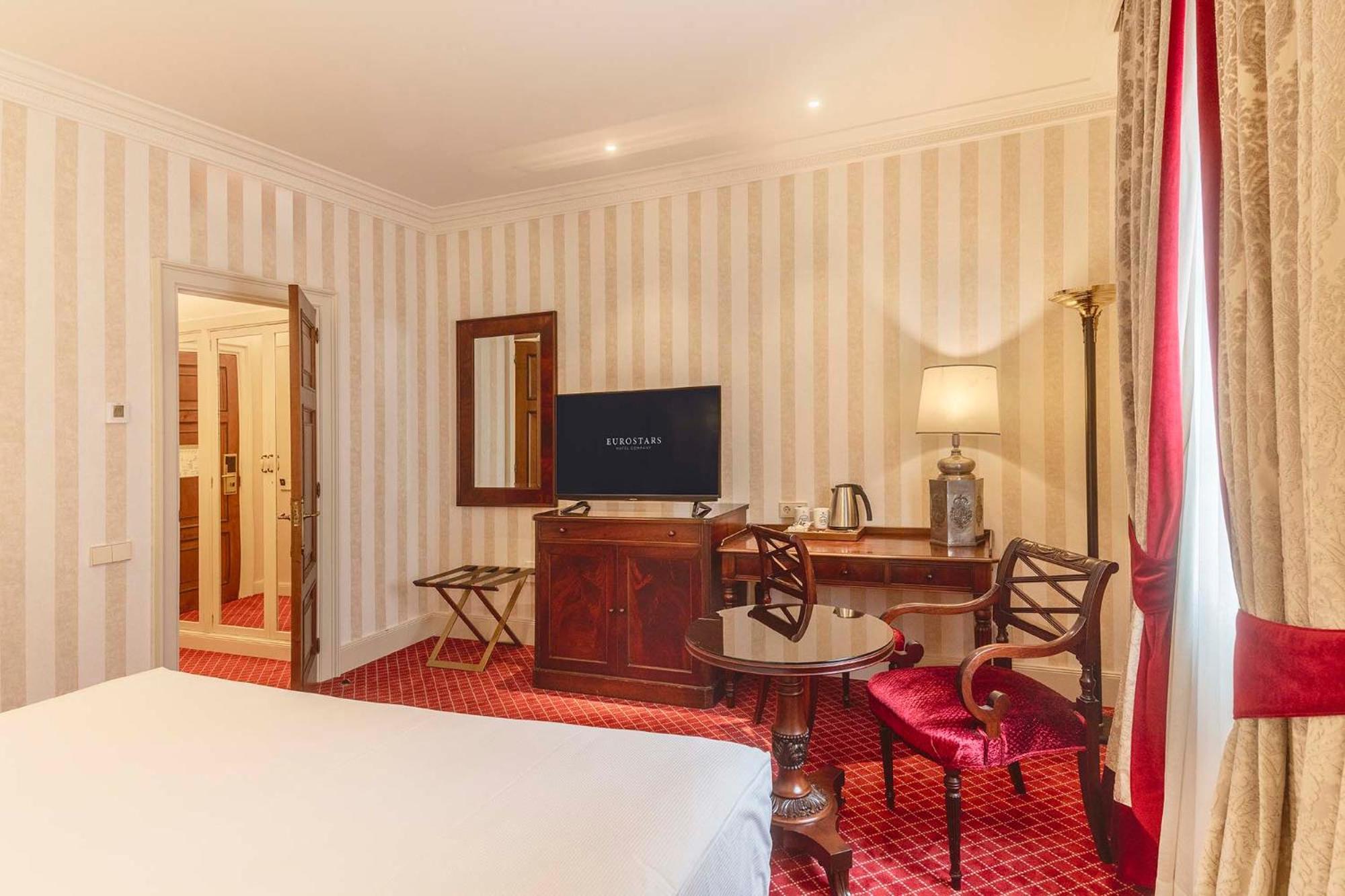 Eurostars Hotel De La Reconquista Οβιέδο Εξωτερικό φωτογραφία A room at the hotel