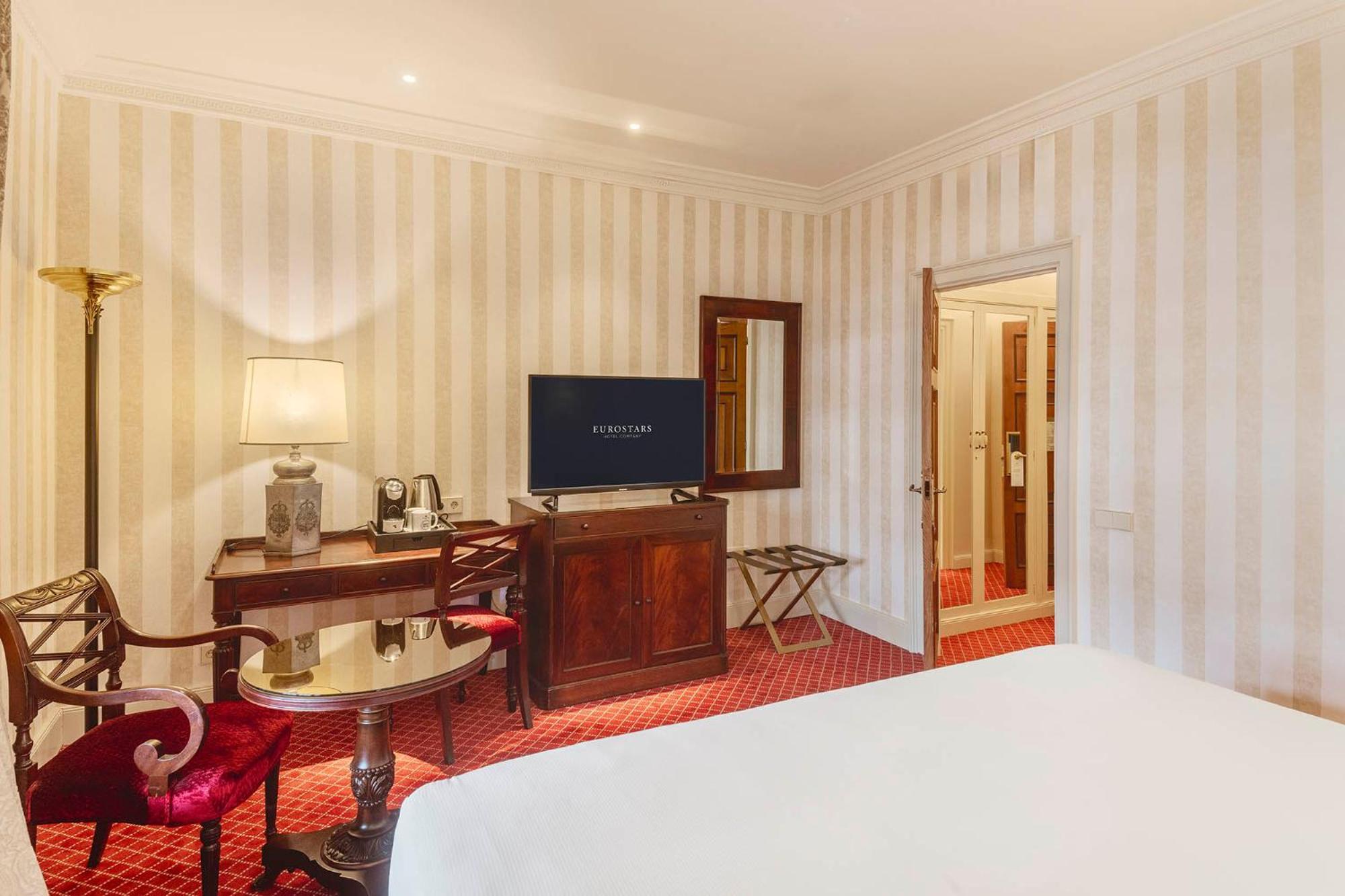 Eurostars Hotel De La Reconquista Οβιέδο Εξωτερικό φωτογραφία A room at the hotel