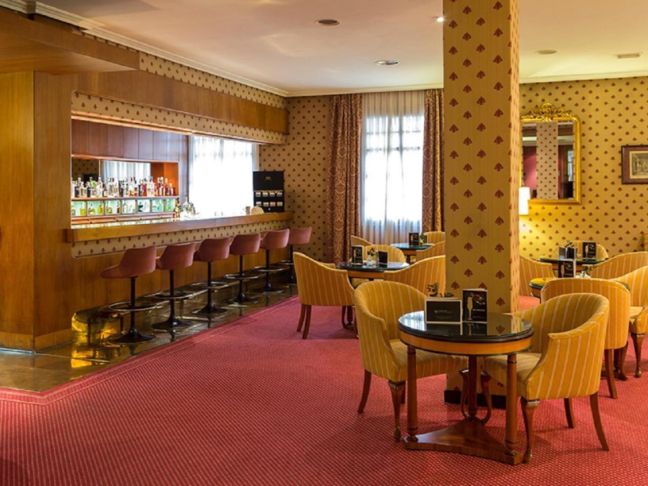 Eurostars Hotel De La Reconquista Οβιέδο Εξωτερικό φωτογραφία The bar at the hotel